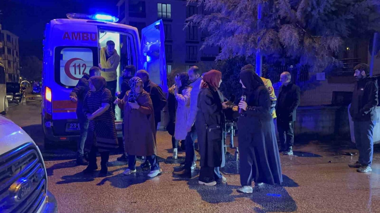 Elazığ’da iki otomobil çarpıştı: 7 yaralı