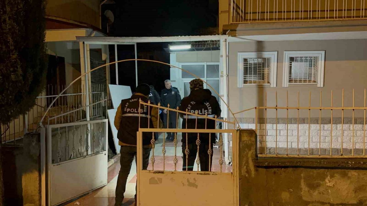 Evlerinin önünde silahlı saldırıya uğrayan 2 kardeş yaralandı