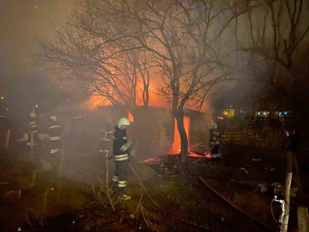 Erzincan’da ahır yangını