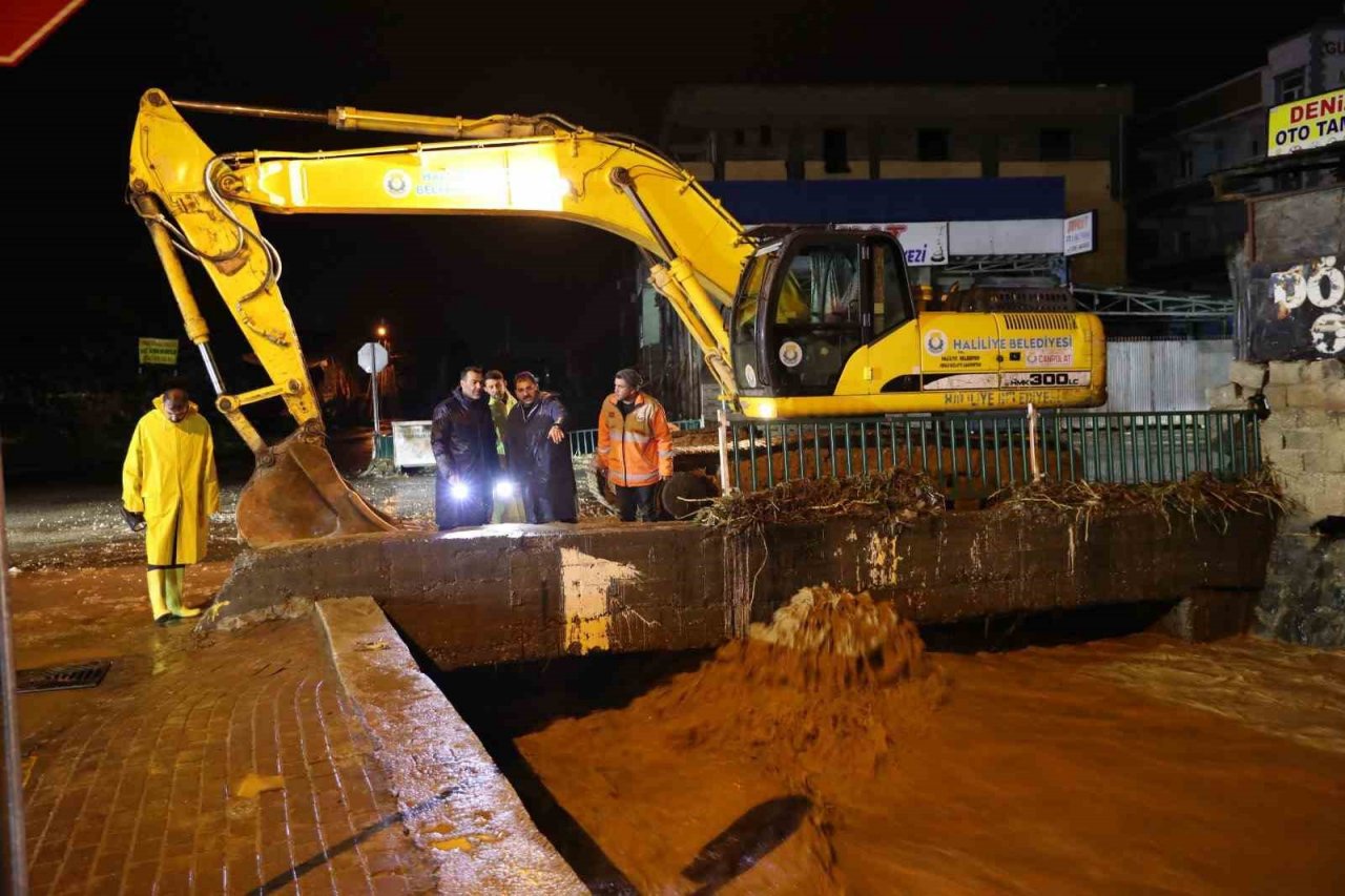 Haliliye’de sel nöbeti tuttular