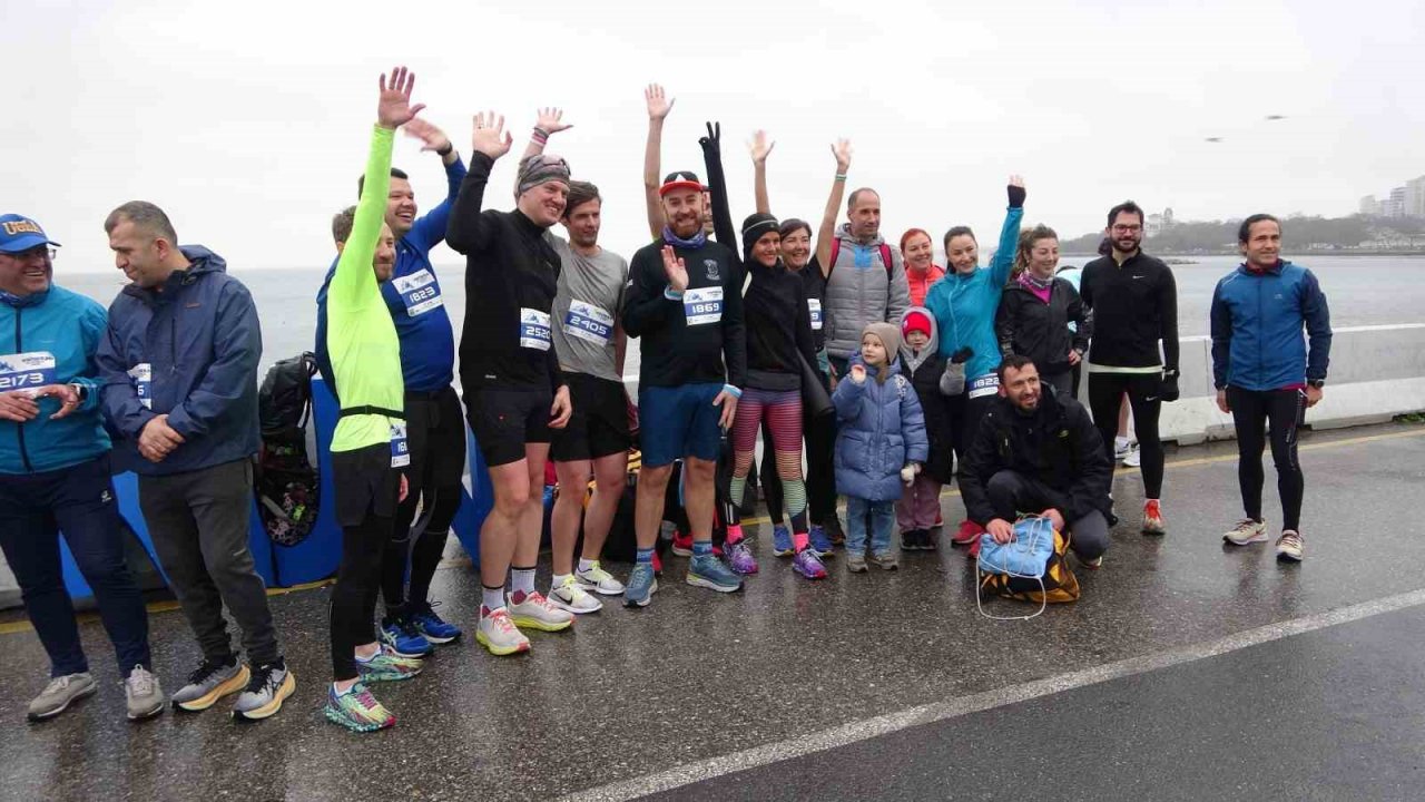 Winter Run İstanbul’da yarışmacılar deprem bölgesine yardım için koştu