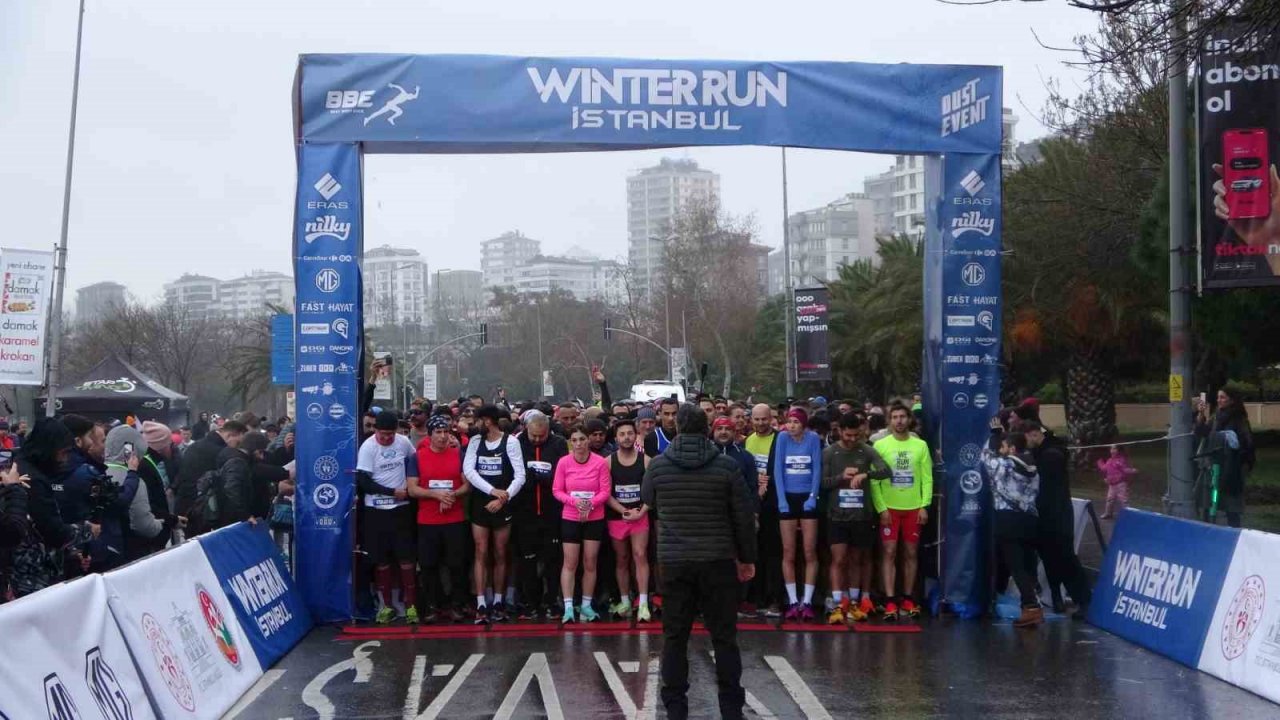 Winter Run İstanbul’da yarışmacılar deprem bölgesine yardım için koştu