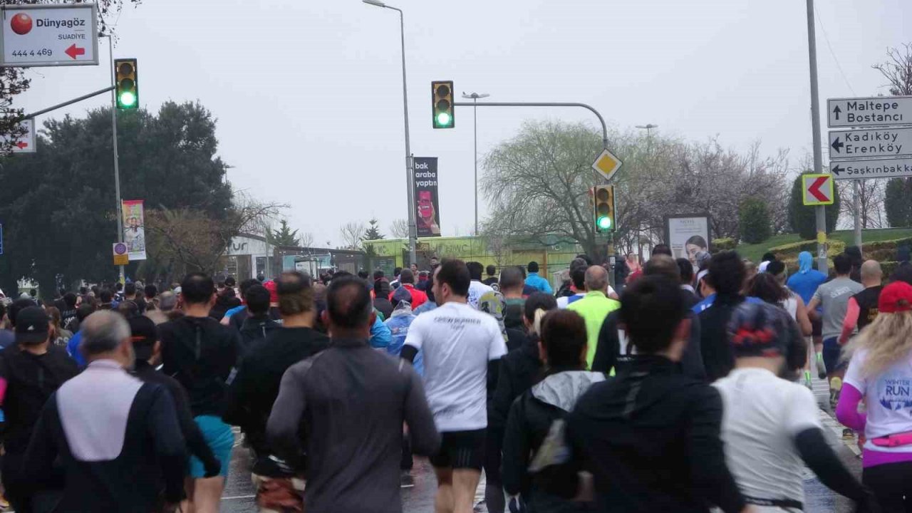 Winter Run İstanbul’da yarışmacılar deprem bölgesine yardım için koştu