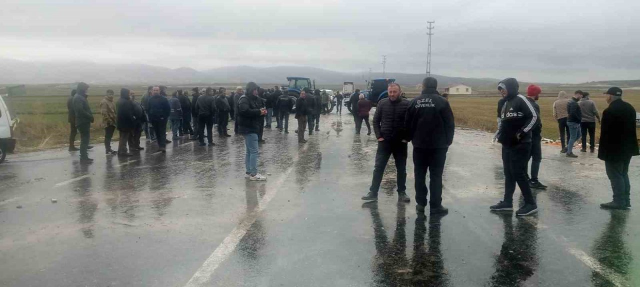 Tırla kamyonet çarpıştı: 1 Ölü