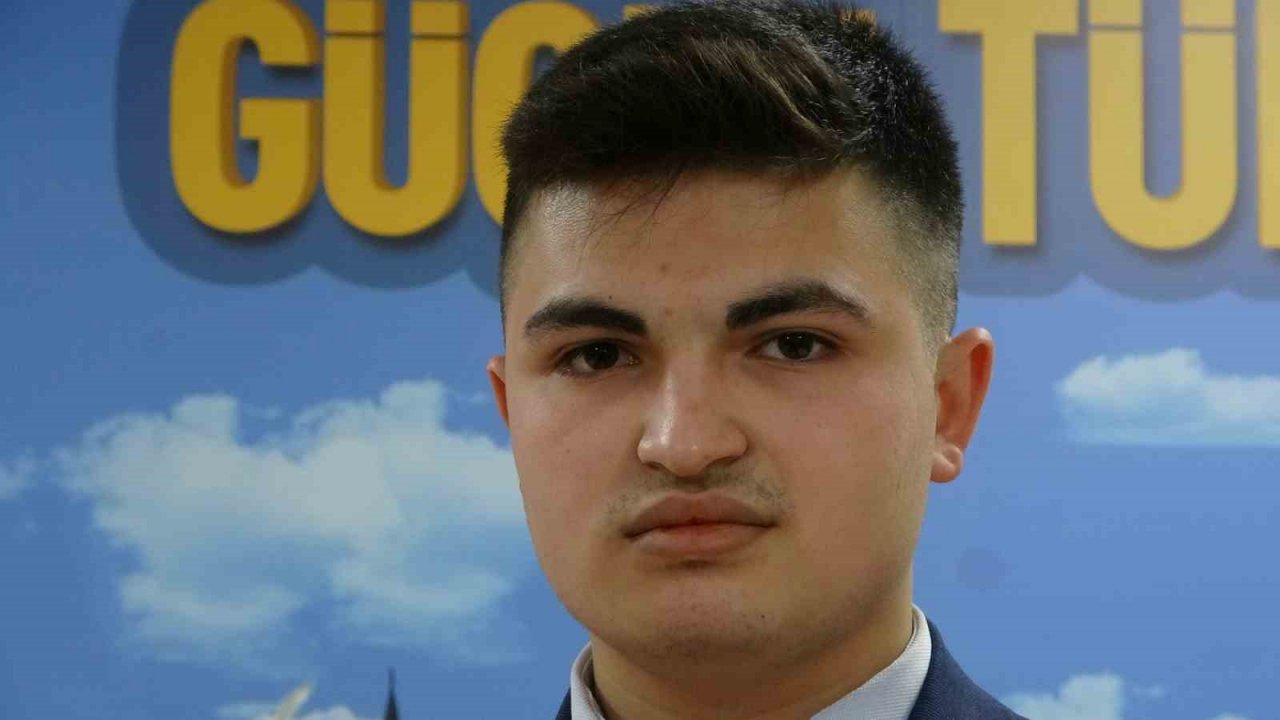 18 yaşındaki Ahmet Safa, Kocaeli’nin en genç milletvekili aday adayı oldu