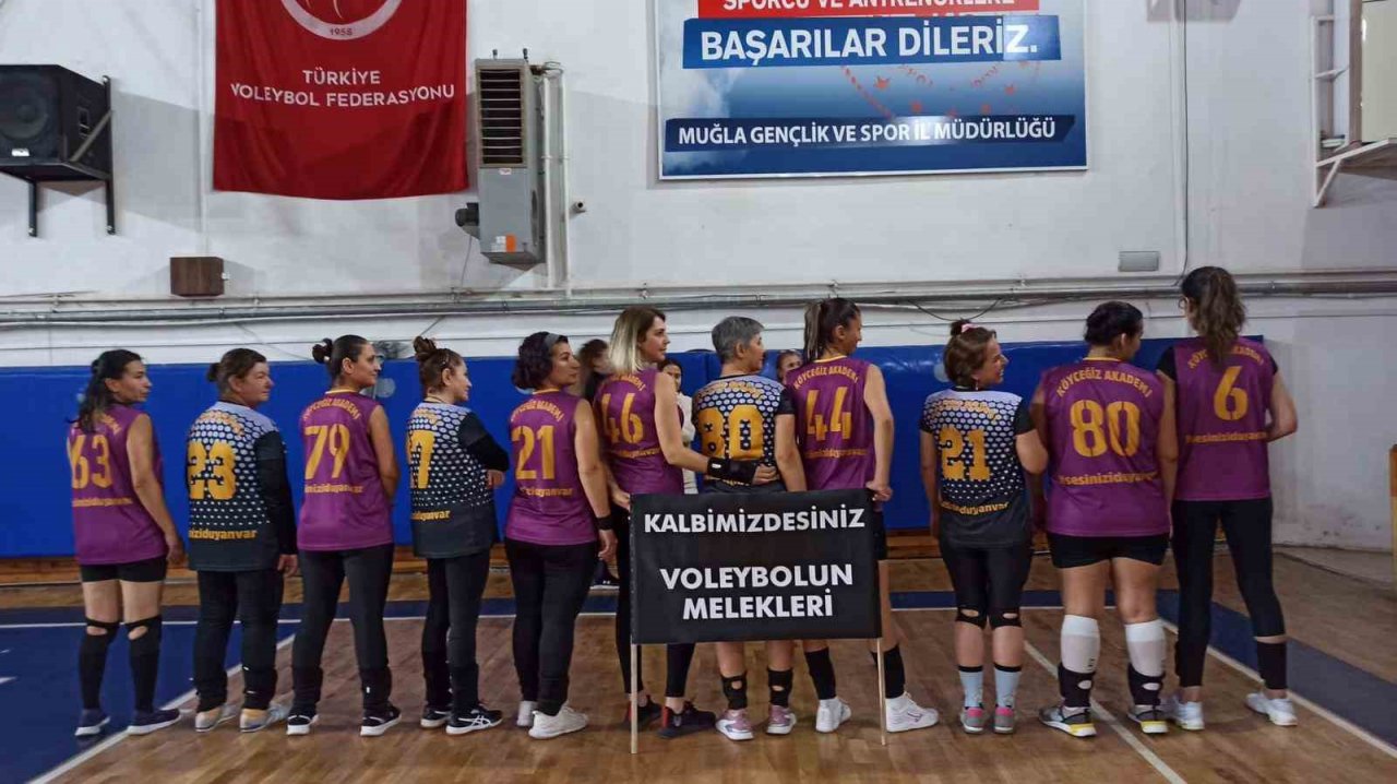 Köyceğiz veteran kadın voleybol takımı turnuvaya farkındalık kattı