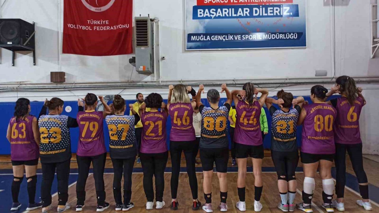 Köyceğiz veteran kadın voleybol takımı turnuvaya farkındalık kattı