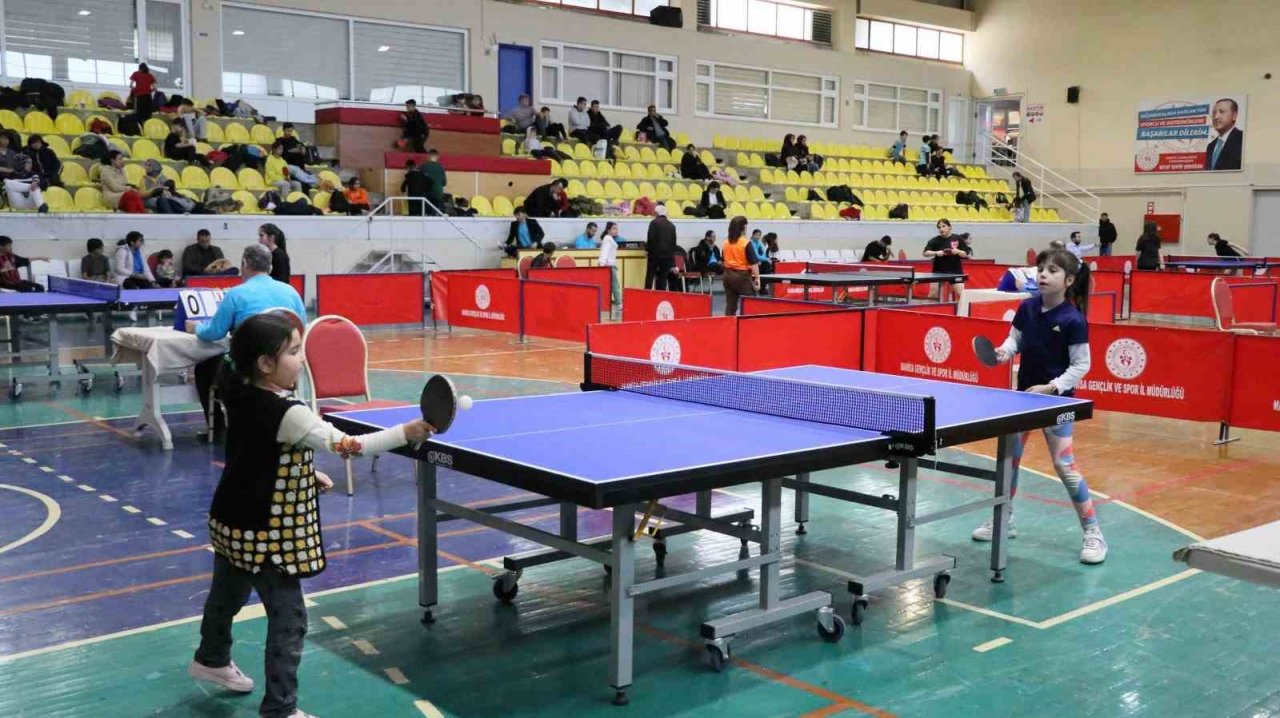 Manisa’da 18 Mart Çanakkale Şehitleri Anma Masa Tenisi Turnuvası yapıldı