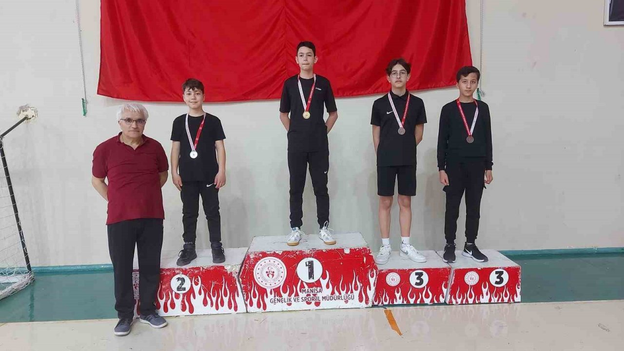 Manisa’da 18 Mart Çanakkale Şehitleri Anma Masa Tenisi Turnuvası yapıldı