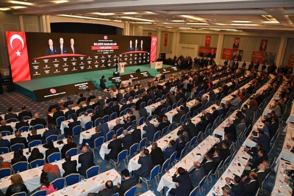 MHP’nin Erzincan belediye başkanları Antalya’da toplandı
