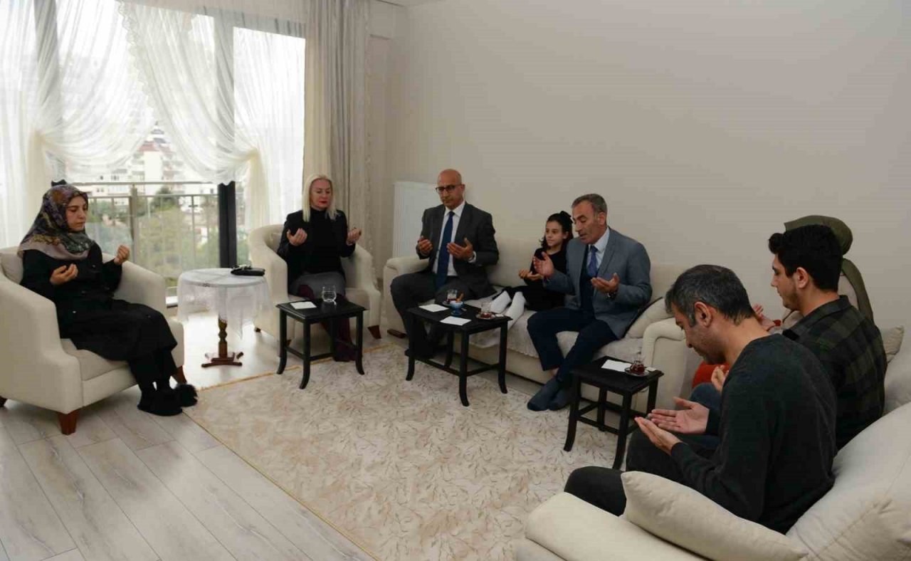 Şehit ailelerine anlamlı ziyaret