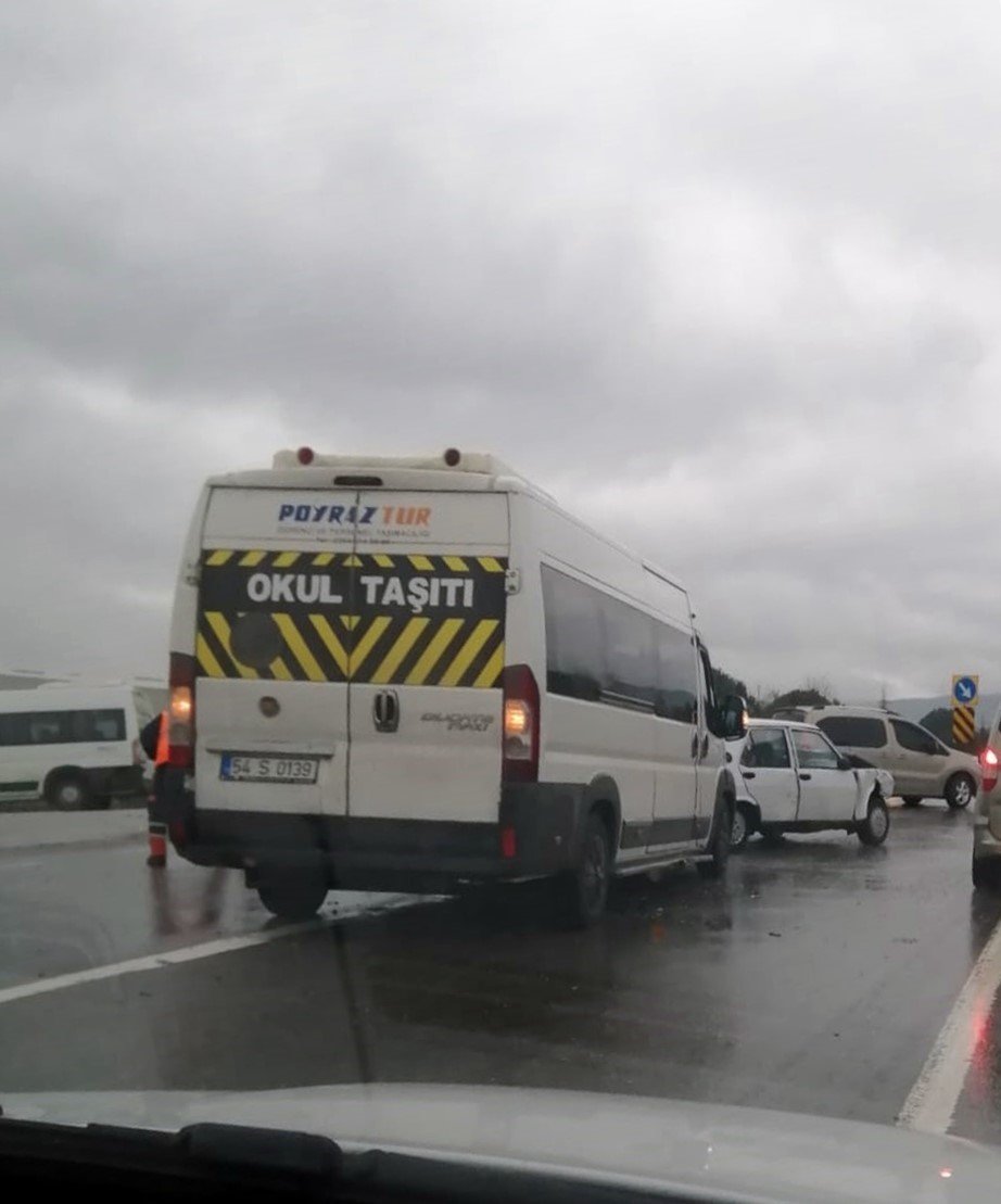 Bir anlık dikkatsizlik kazaya sebep oldu: 2 yaralı