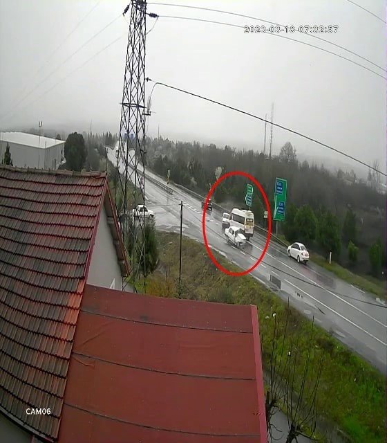 Bir anlık dikkatsizlik kazaya sebep oldu: 2 yaralı