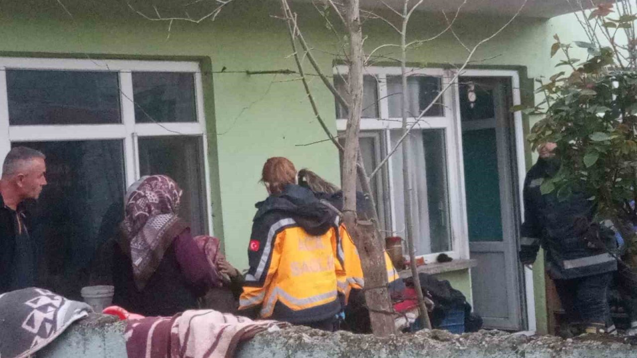 Sakarya’da çıkan yangında bir kişi dumandan etkilendi