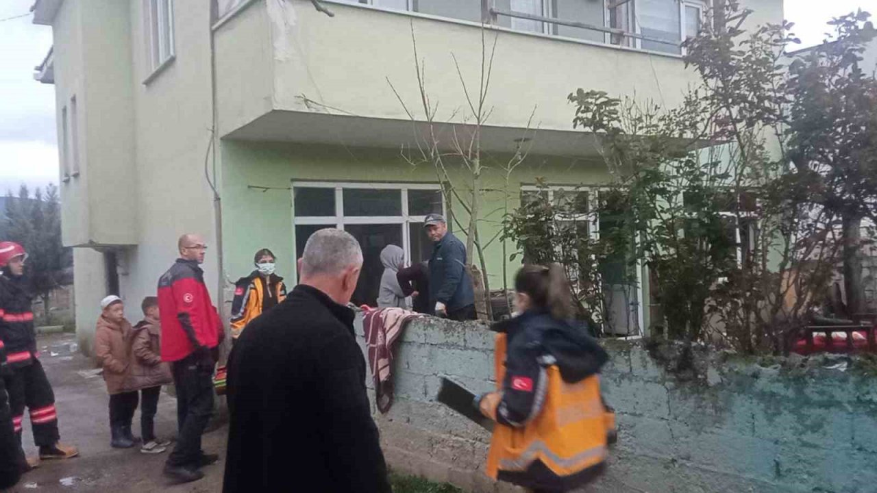 Sakarya’da çıkan yangında bir kişi dumandan etkilendi