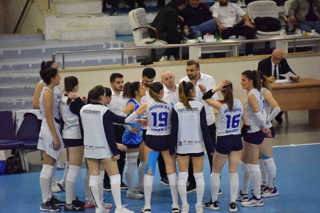 Yarı finalde Bozüyük Belediyesi Eğitim Spor, Beykoz Belediyesi’ne yenildi