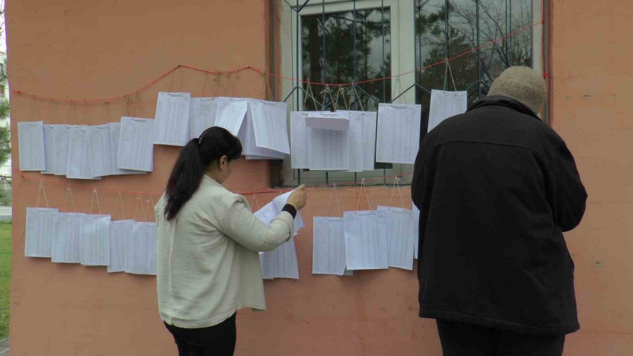 Seçmen listeleri askıya çıktı