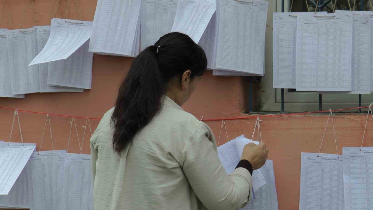 Seçmen listeleri askıya çıktı