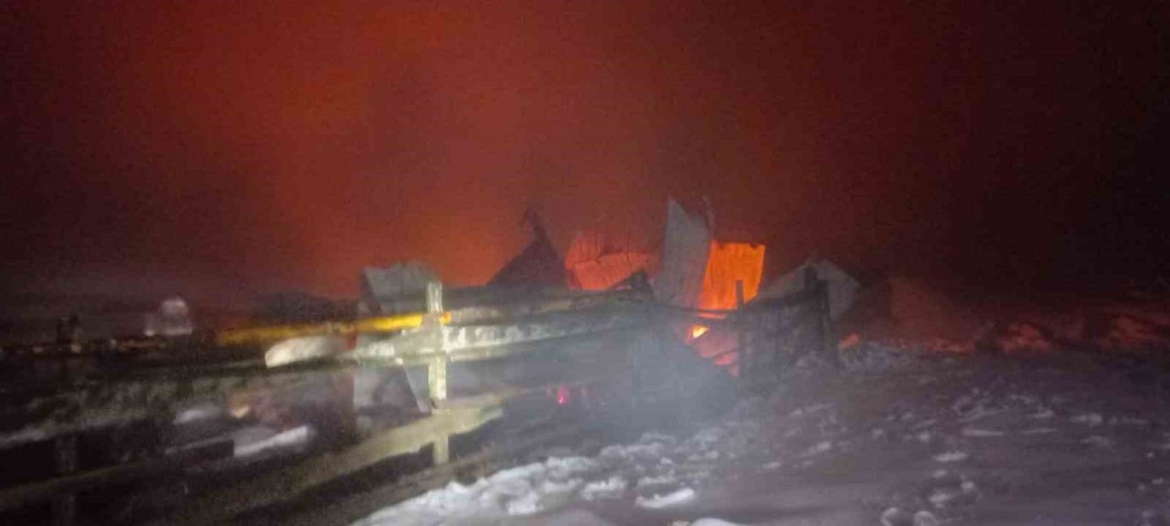 Alevlere teslim olan yayla evlerinden geriye demir yığınları kaldı