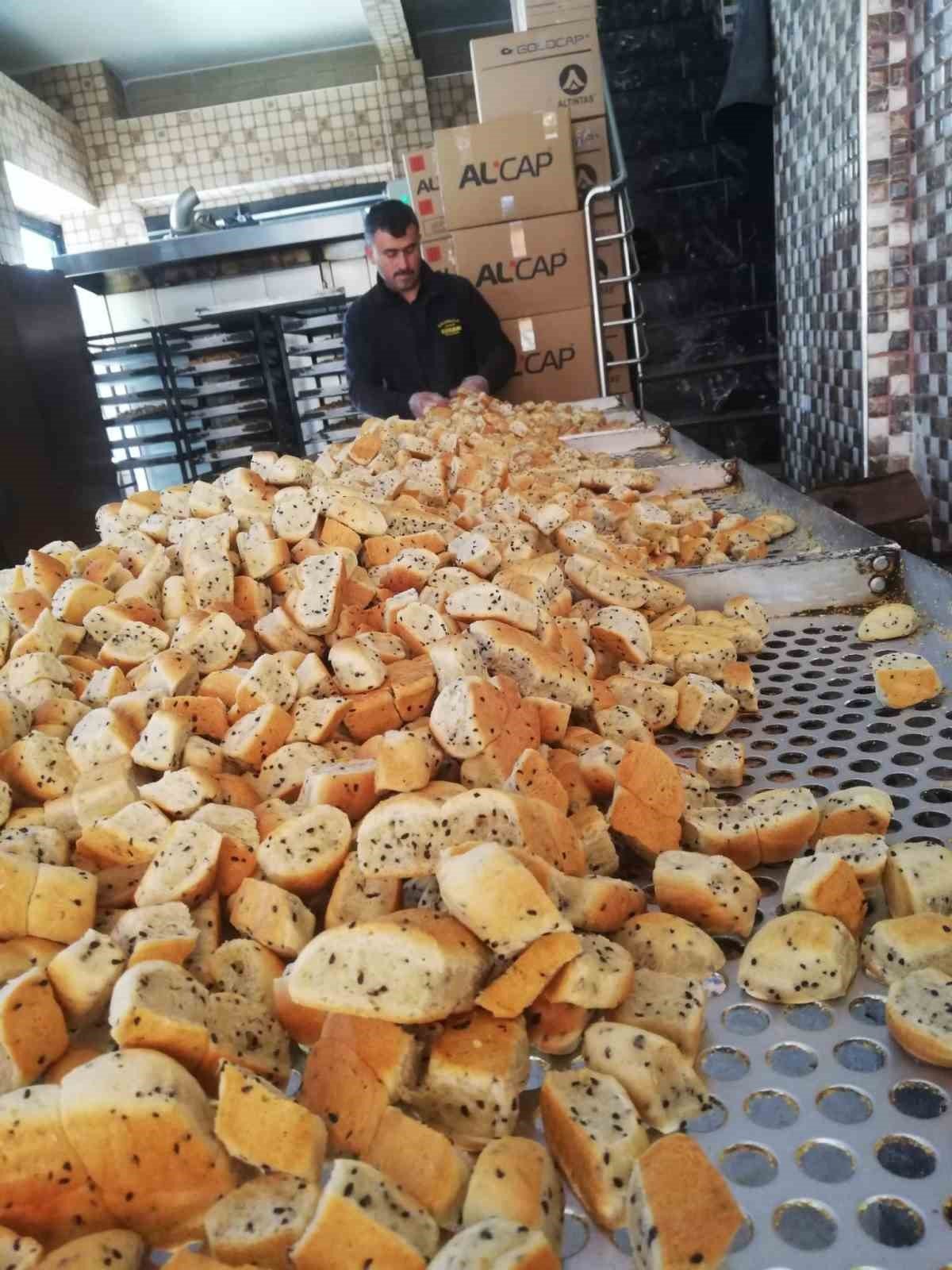 Beypazarı kurusunun çörek otlu ve çikolatalısı imal edildi