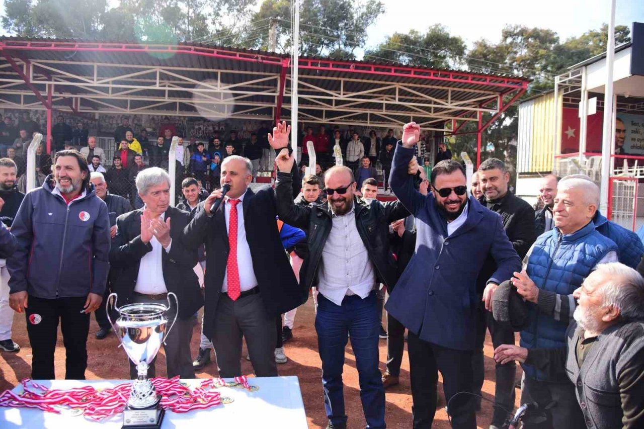 İncirliova Belediyespor namağlup şampiyon oldu