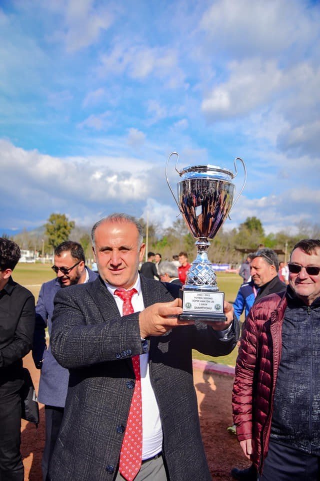 İncirliova Belediyespor namağlup şampiyon oldu