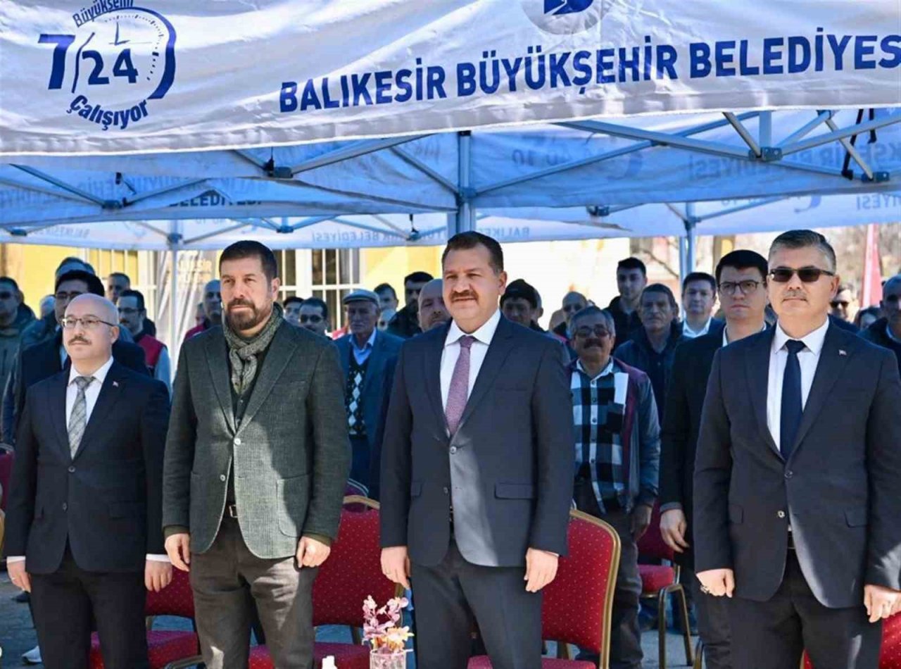 Balıkesir Büyükşehir’den çiftçiye hünnap ve mürdüm eriği desteği