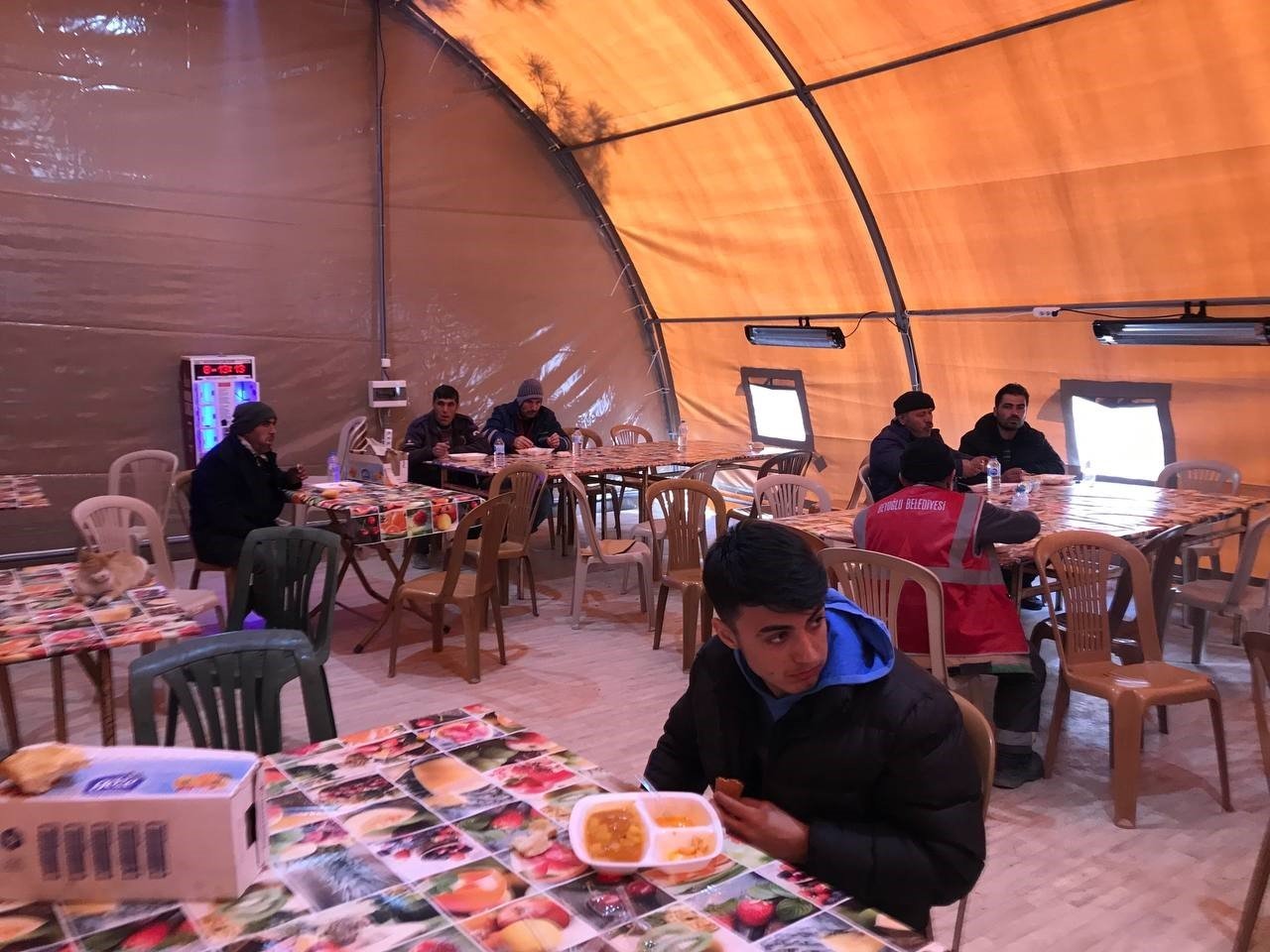 Beyoğlu Belediyesi, her gün 15 bin depremzedeye iftar ve sahur yemeği verecek