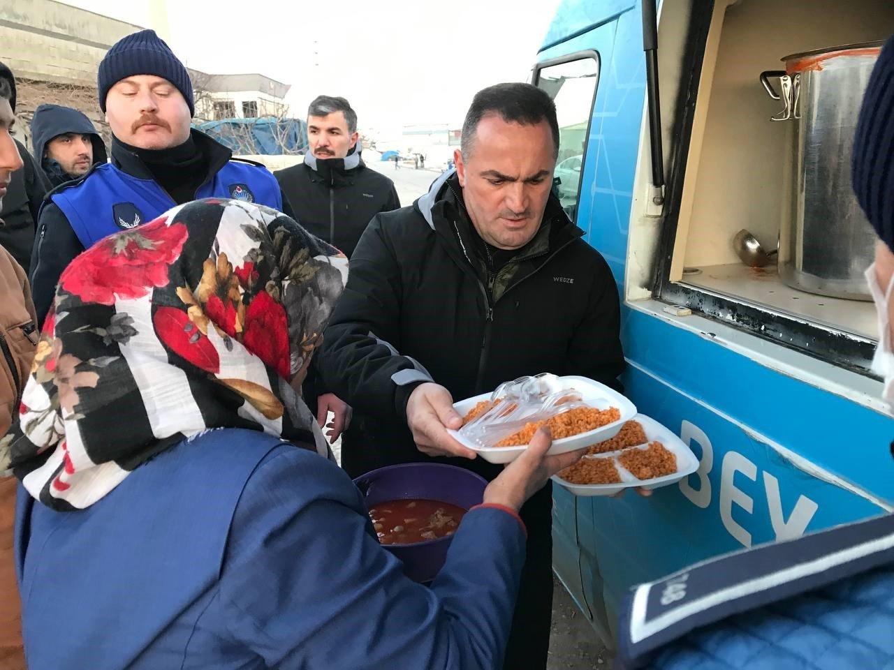 Beyoğlu Belediyesi, her gün 15 bin depremzedeye iftar ve sahur yemeği verecek