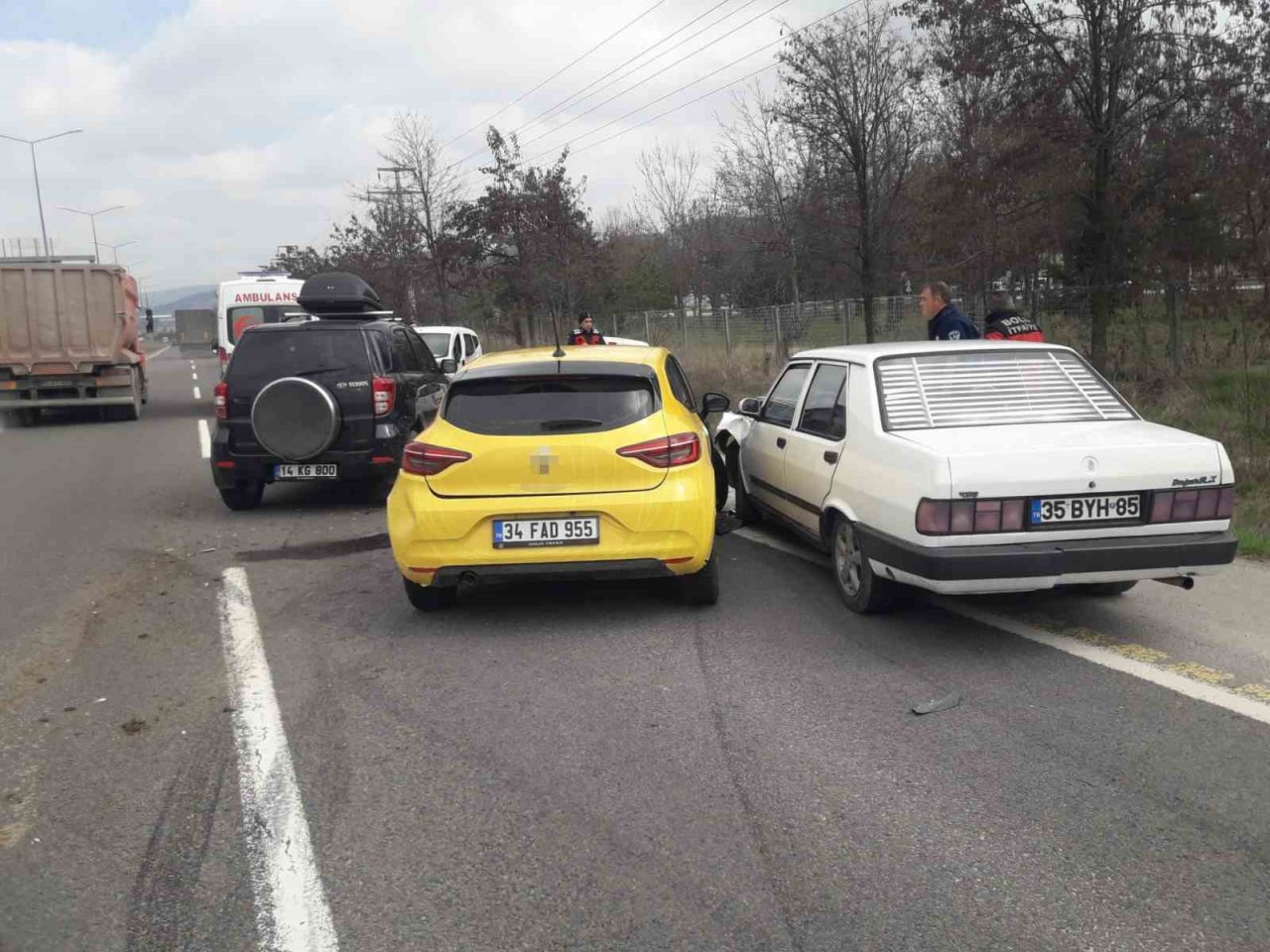 D-100’de zincirleme kaza: 2 yaralı