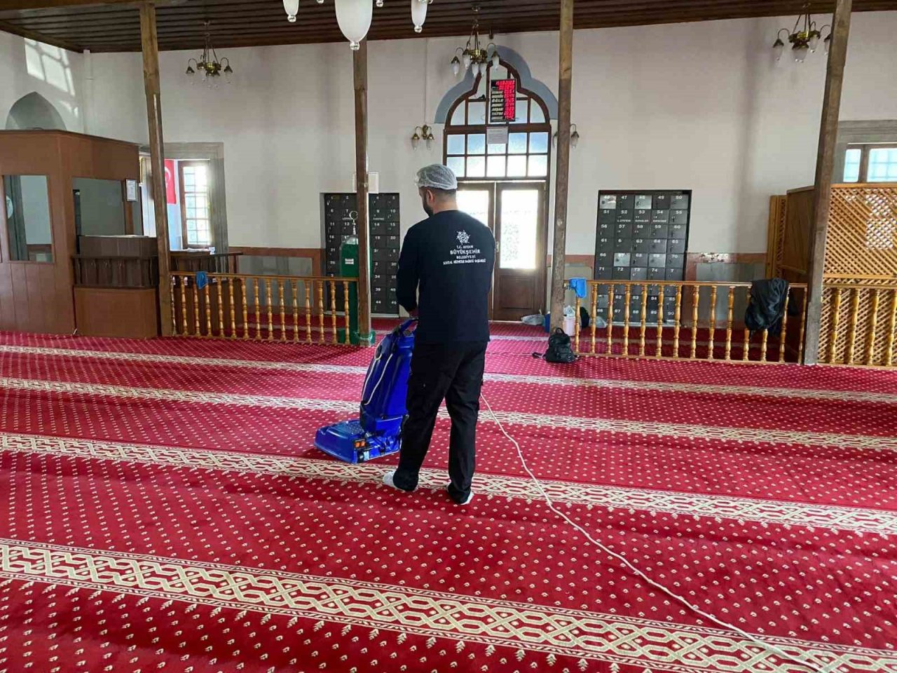 Büyükşehir’den camilerde temizlik çalışması