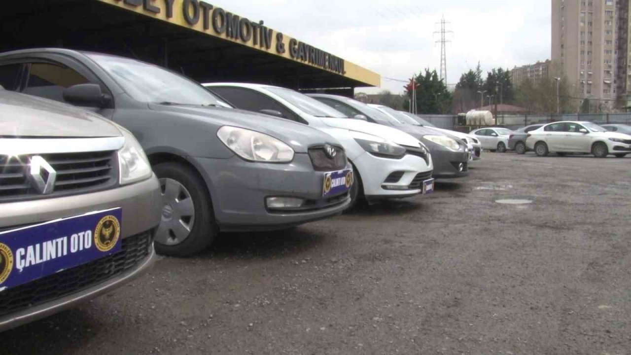 Oto hırsızlığı çetesinin çaldığı araçlar Ataşehir’de sahiplerine teslim edildi