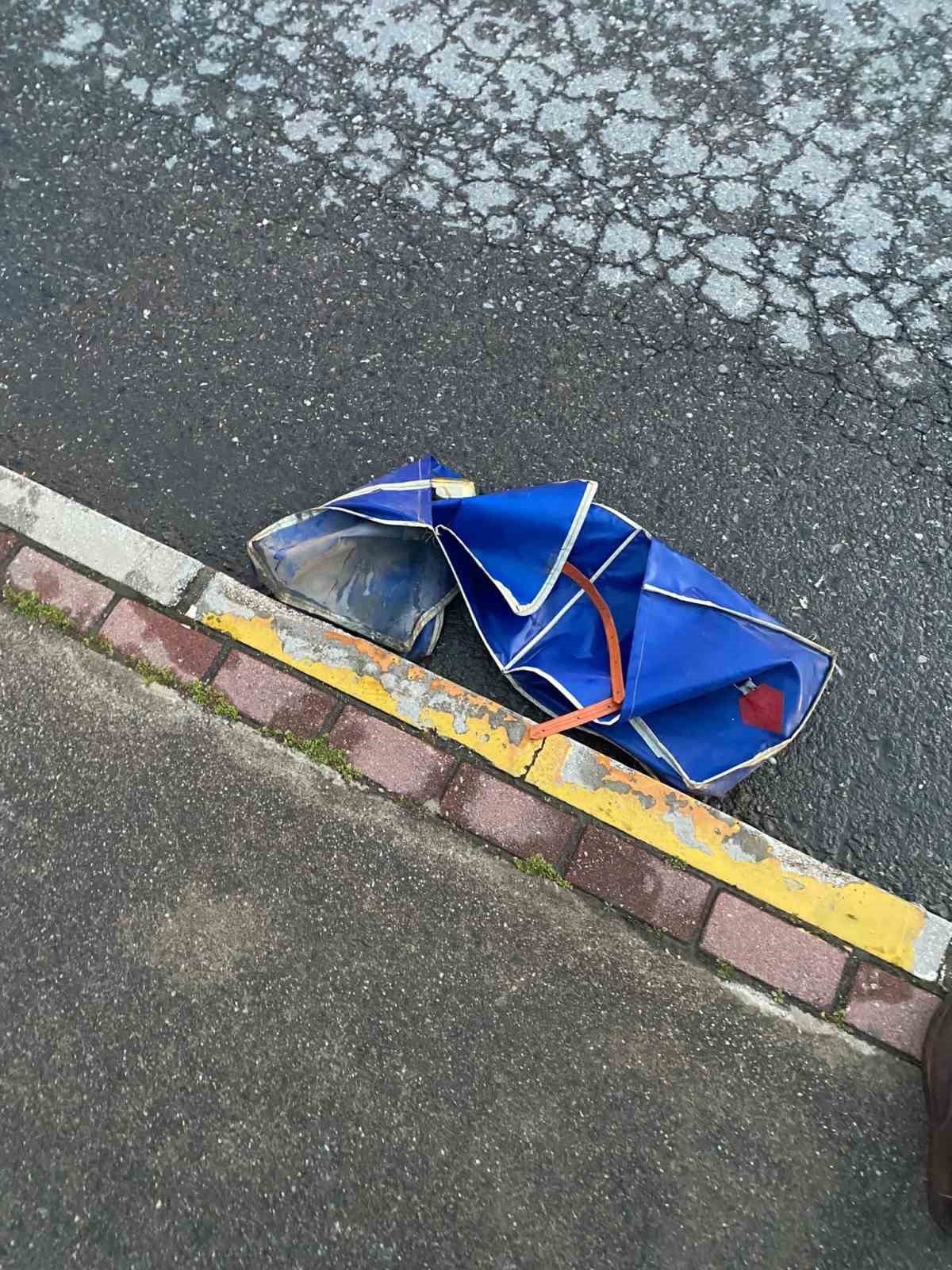 Alkollü motosiklet sürücüsü minibüsün aynasına takıldı