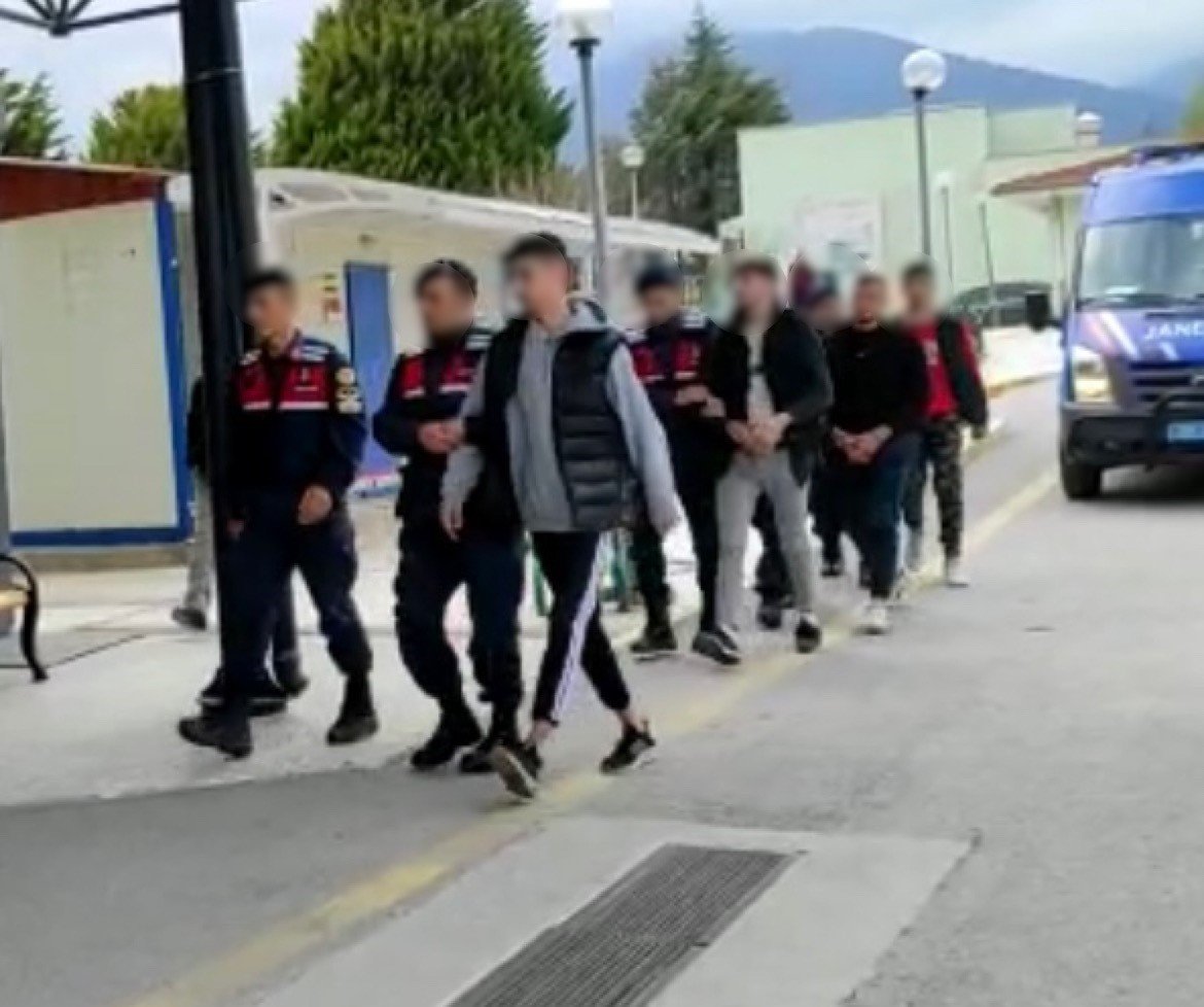 Parayı gazinoda harcayıp, çıkışta yaşlı adamı gasp ettiler