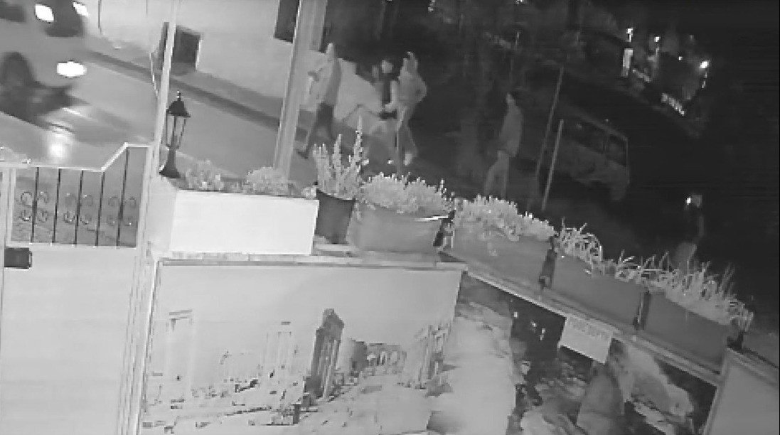 Parayı gazinoda harcayıp, çıkışta yaşlı adamı gasp ettiler