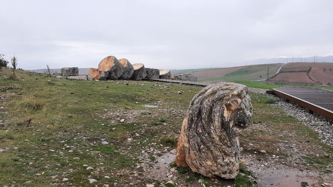 Depremde devrilen 2 bin 43 yıllık sütun Nisan ayında yeniden ayağa kalkacak