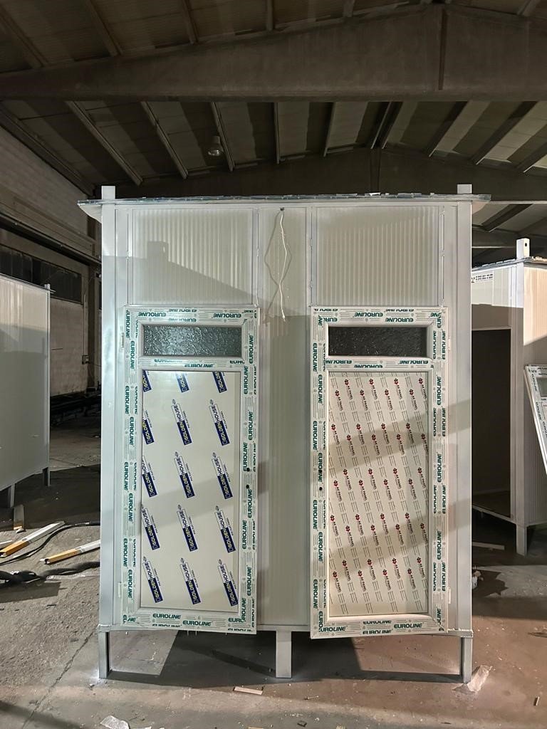 Öğrenci ve öğretmenler afet bölgesine yaptıkları 48 adet seyyar tuvalet ve duşu gönderdiler