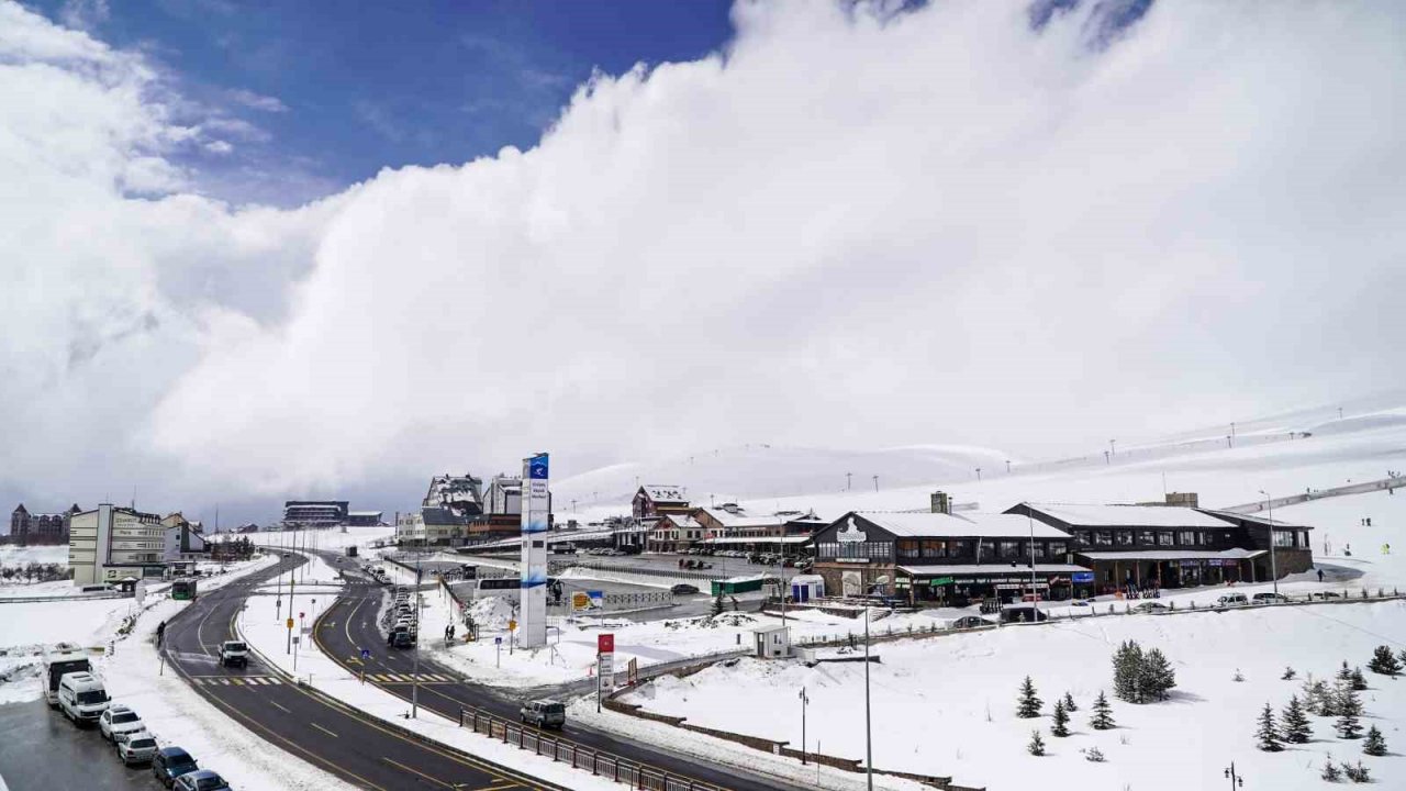 Erciyes’te baharda kayak heyecanı