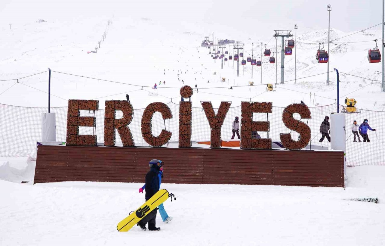 Erciyes’te baharda kayak heyecanı