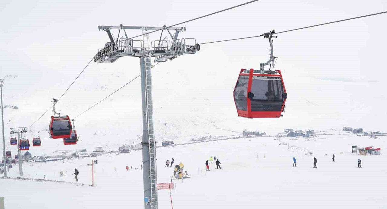 Erciyes’te baharda kayak heyecanı