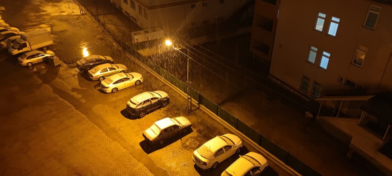 Aşkale güne kar ile uyandı