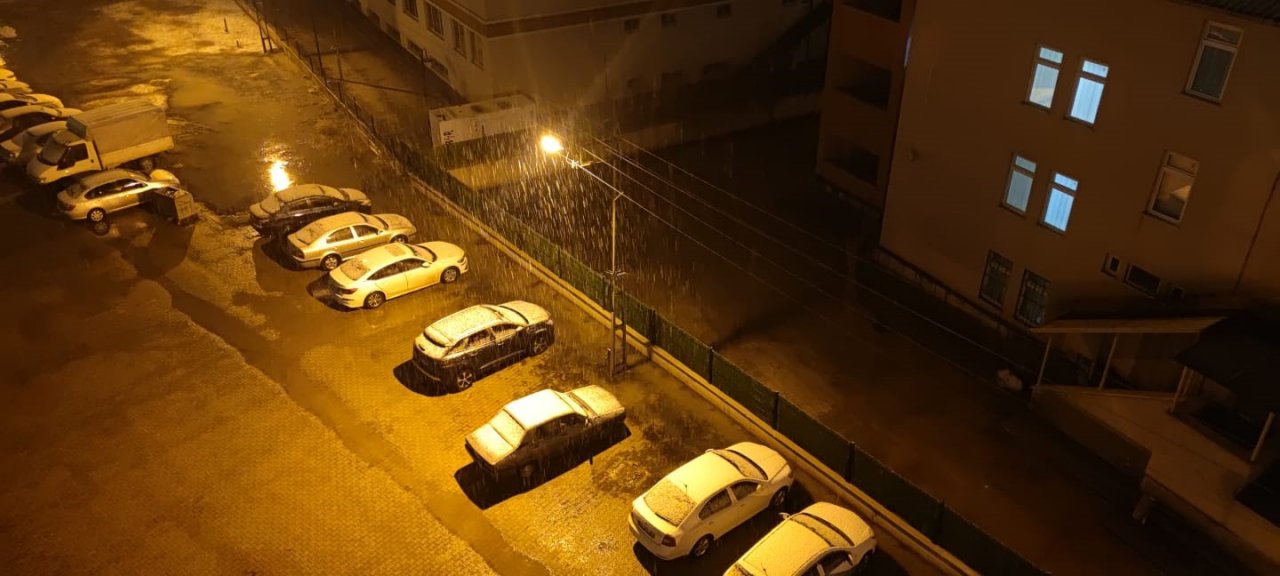 Aşkale güne kar ile uyandı