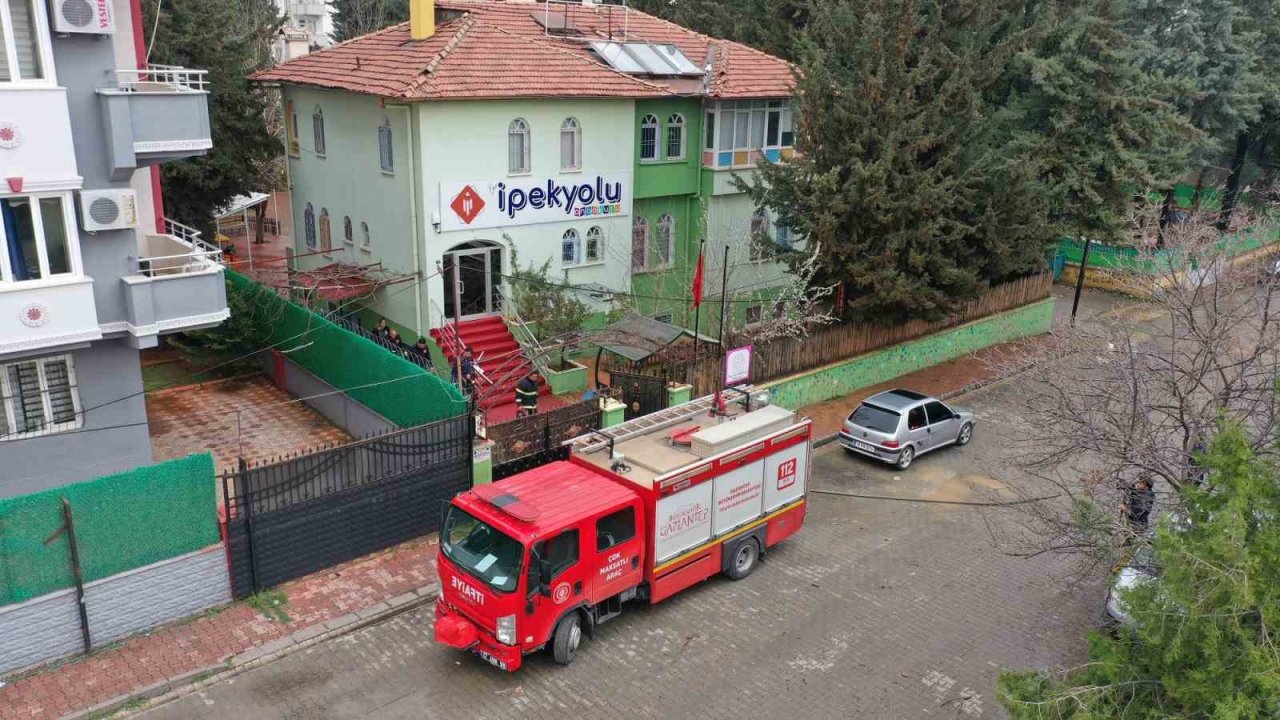 Büyükşehir, su baskınına anında müdahale etti