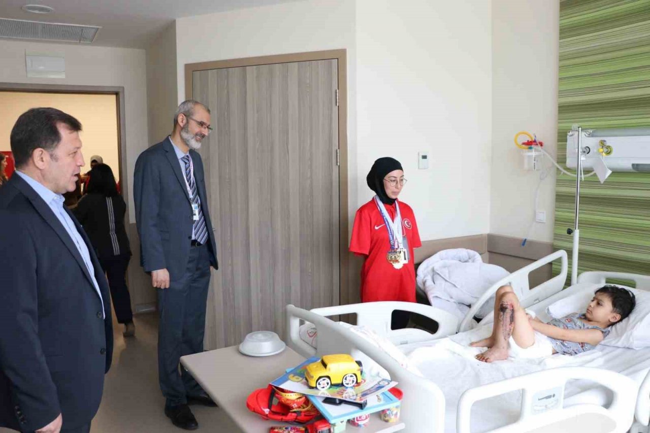 Ampute Milli Takımı’ndan depremzedelere moral ziyareti