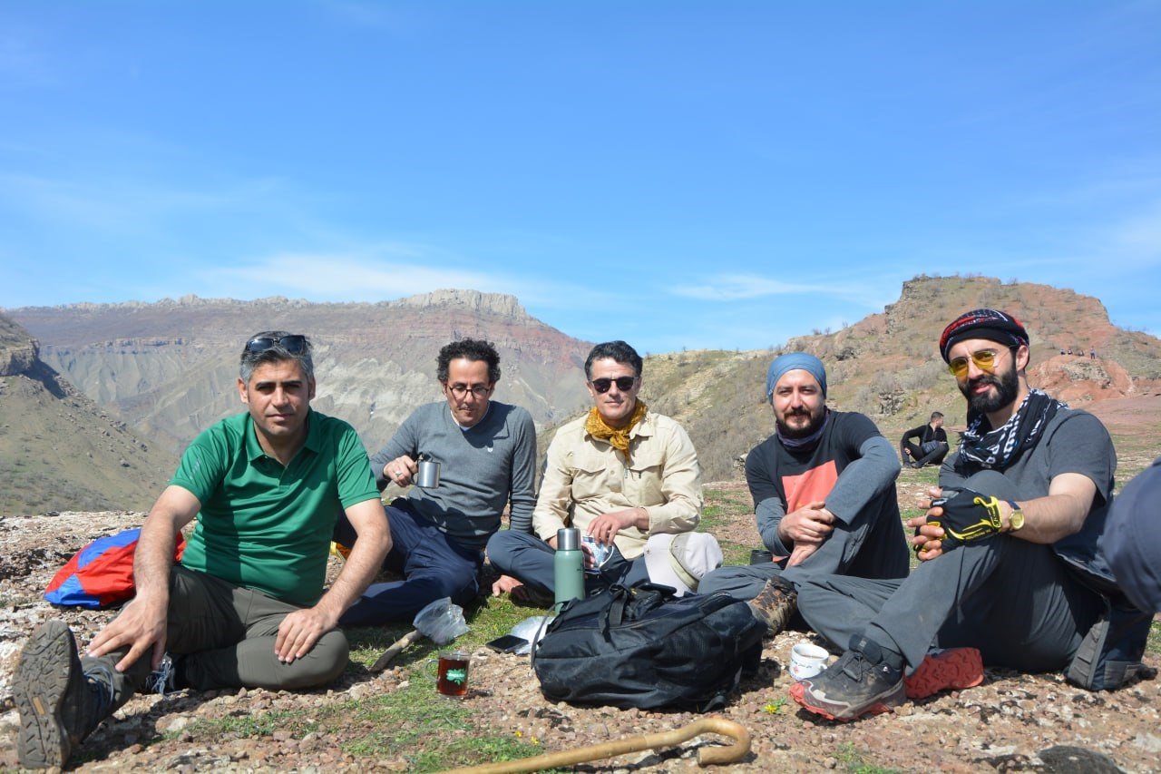 Yüksekovalı dağcılardan doğa yürüyüşü