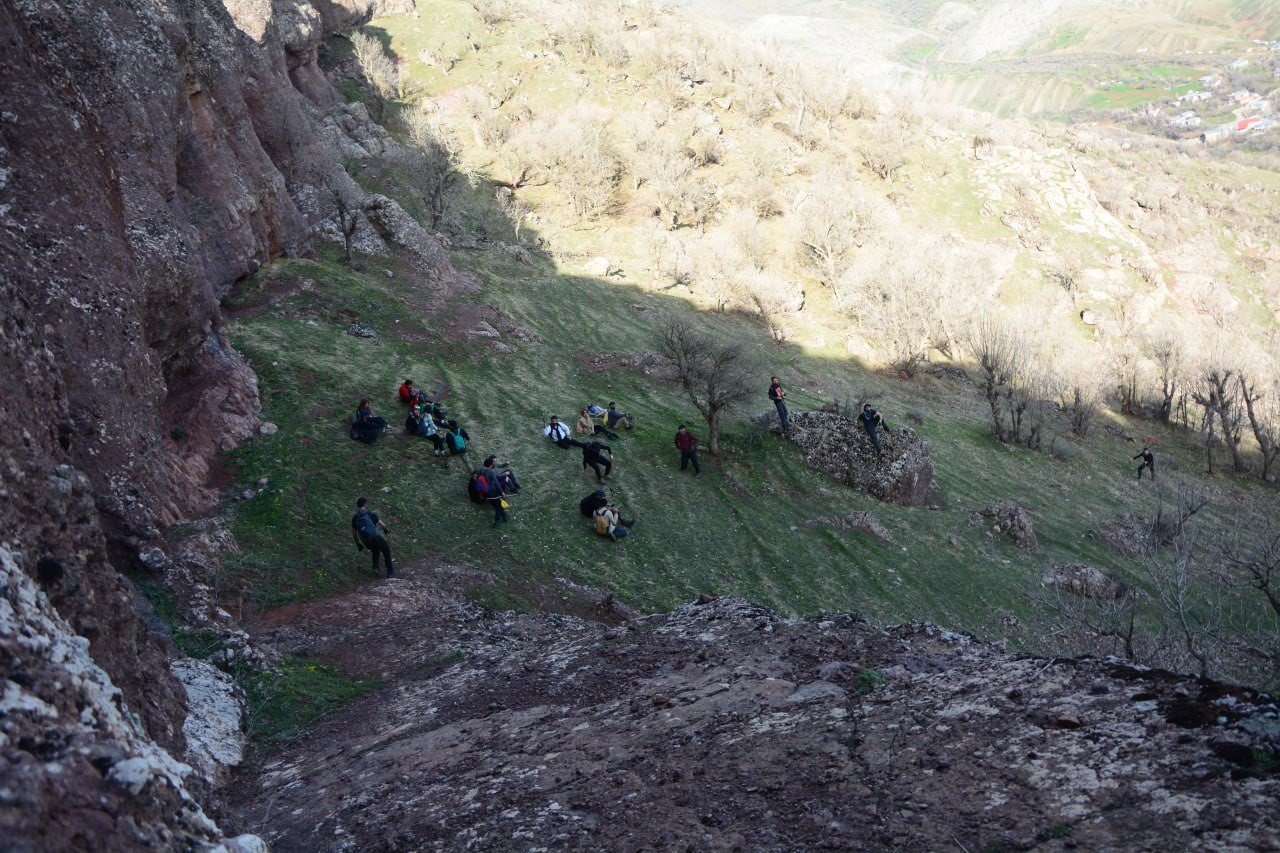 Yüksekovalı dağcılardan doğa yürüyüşü