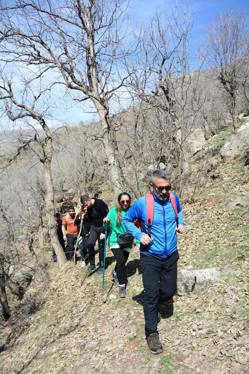 Yüksekovalı dağcılardan doğa yürüyüşü
