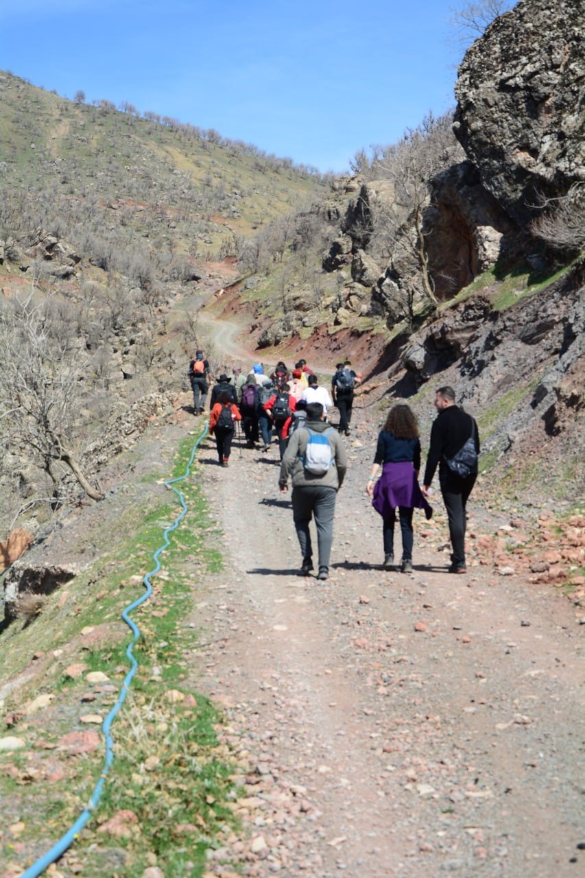 Yüksekovalı dağcılardan doğa yürüyüşü
