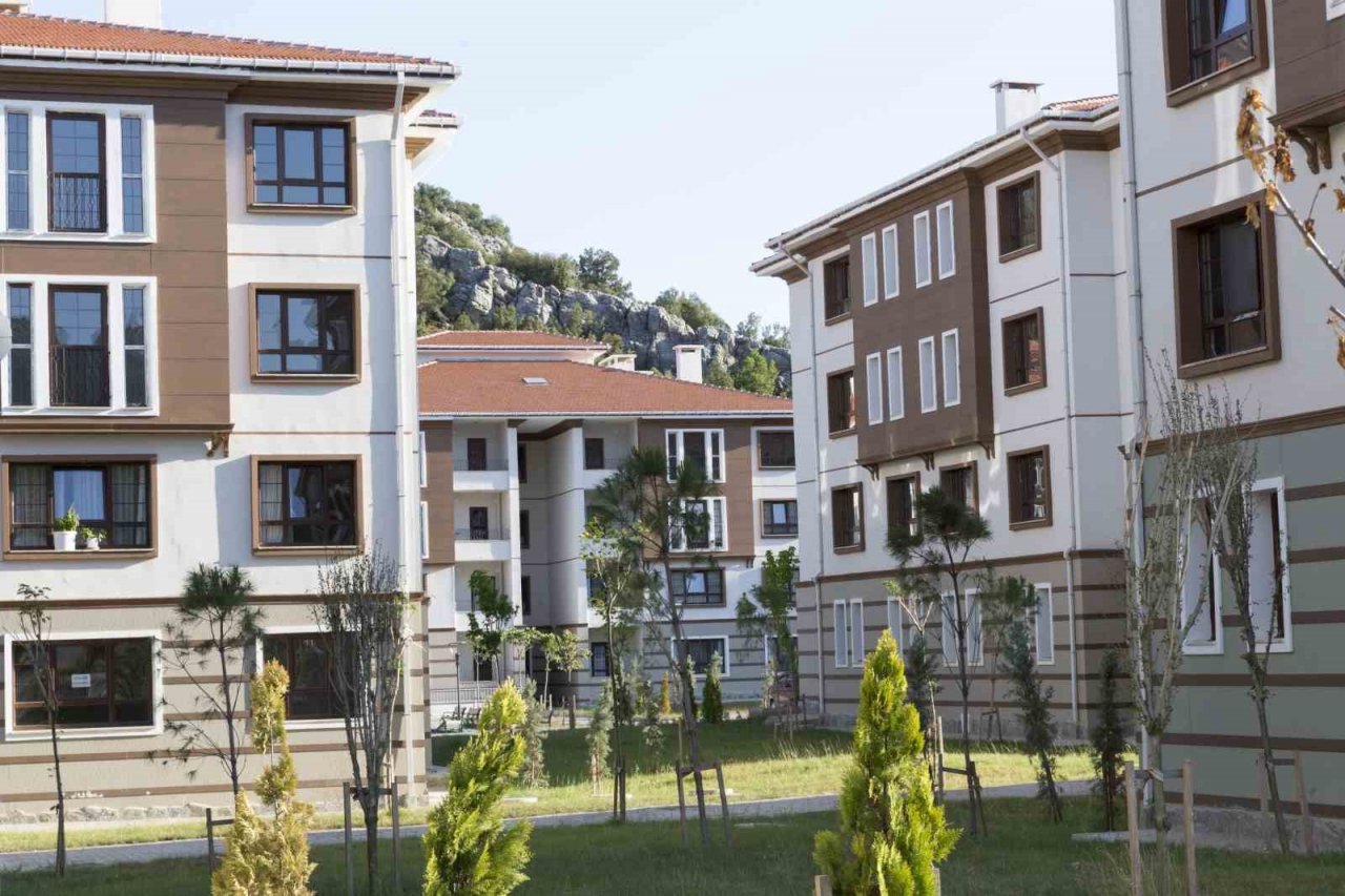 ’İlk İş Yerim’ ve ’İlk Evim Arsa’ için kura çekimi eş zamanlı olarak devam ediyor