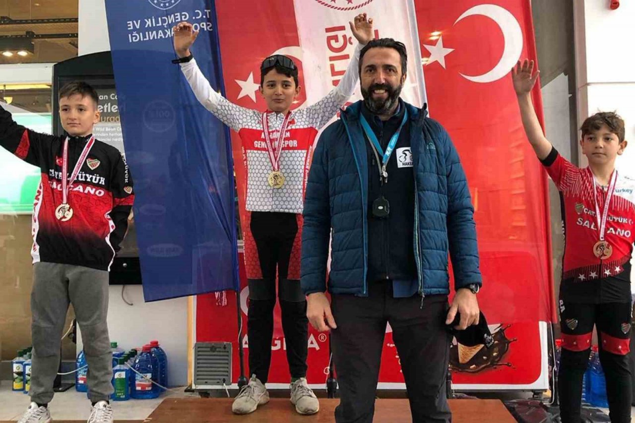 Karamanlı bisikletçiler Kastamonu’dan madalyayla döndü